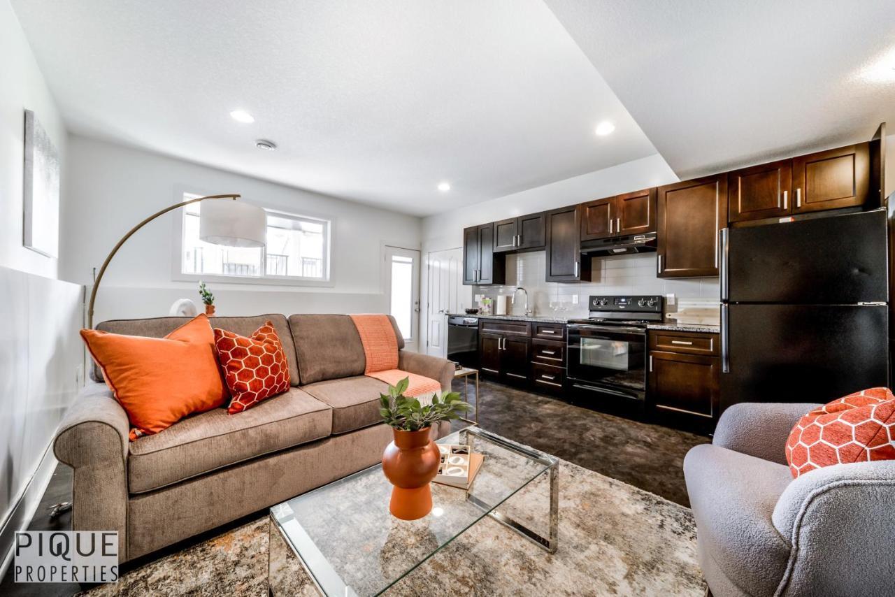 Holiday home Stunning Modern - King Bed - Free Parking & Netflix - Fast Wi-fi - Long Welcome Edmonton