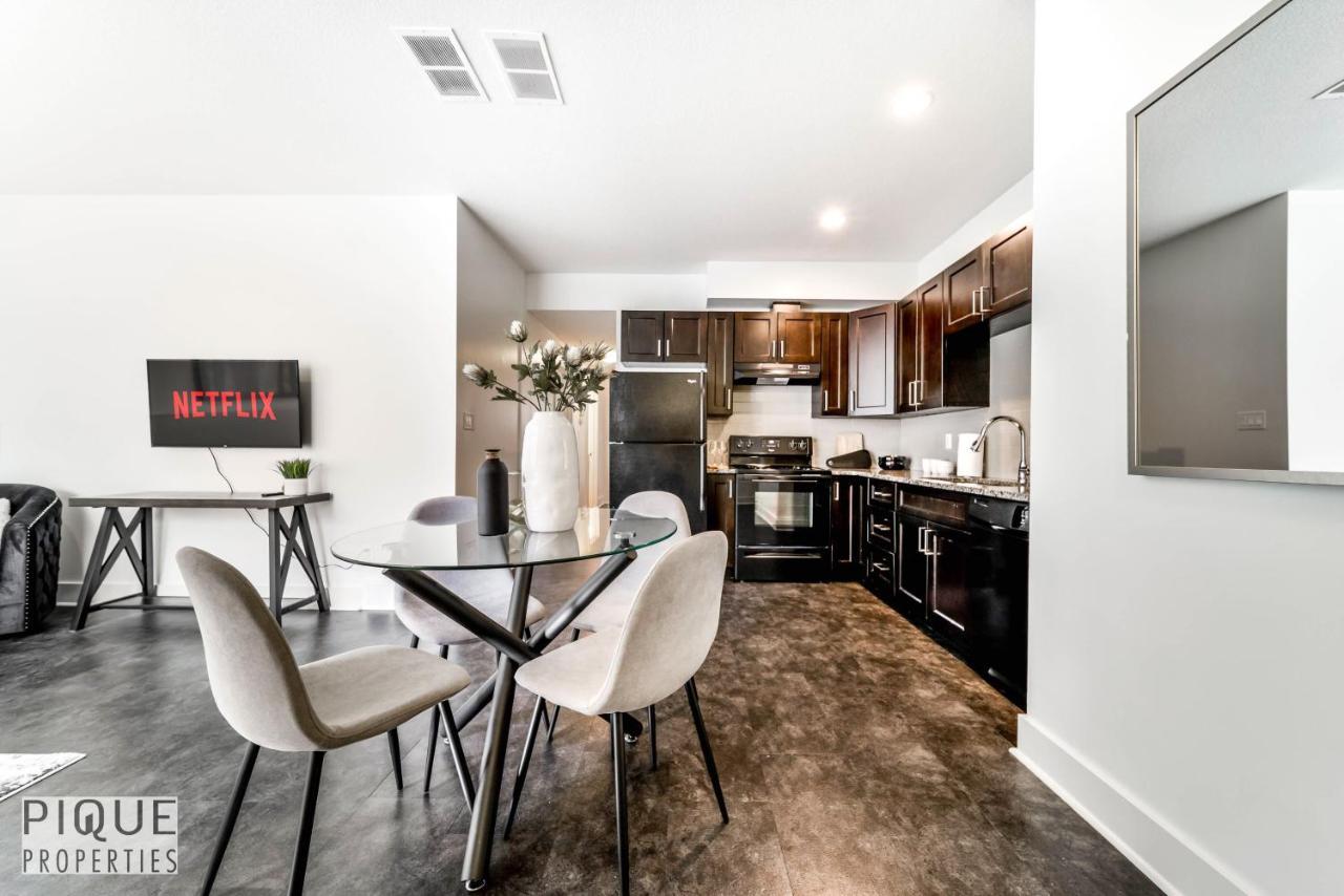 Stunning Modern - King Bed - Free Parking & Netflix - Fast Wi-fi - Long Welcome Holiday home *