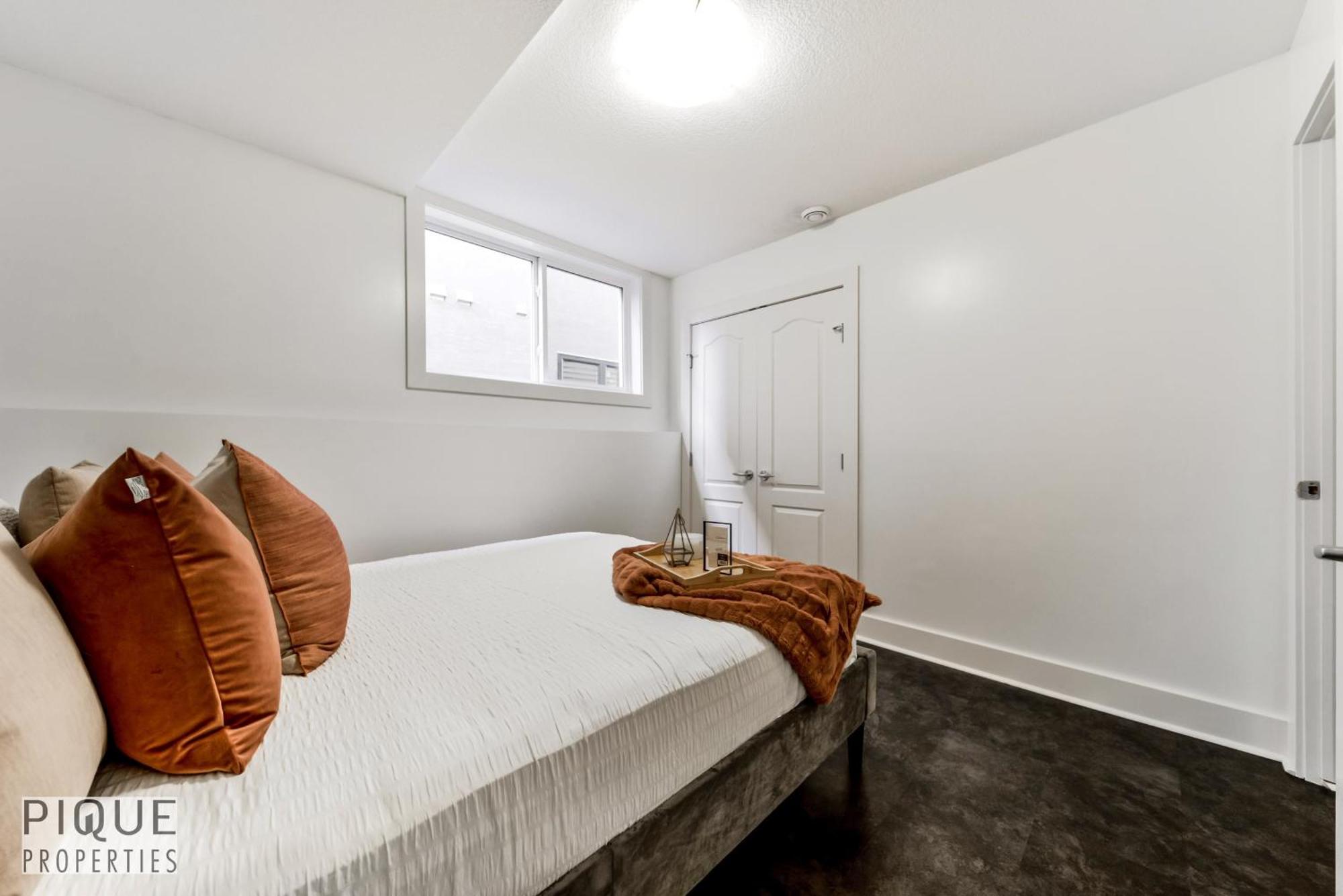 Holiday home Stunning Modern - King Bed - Free Parking & Netflix - Fast Wi-fi - Long Welcome Edmonton