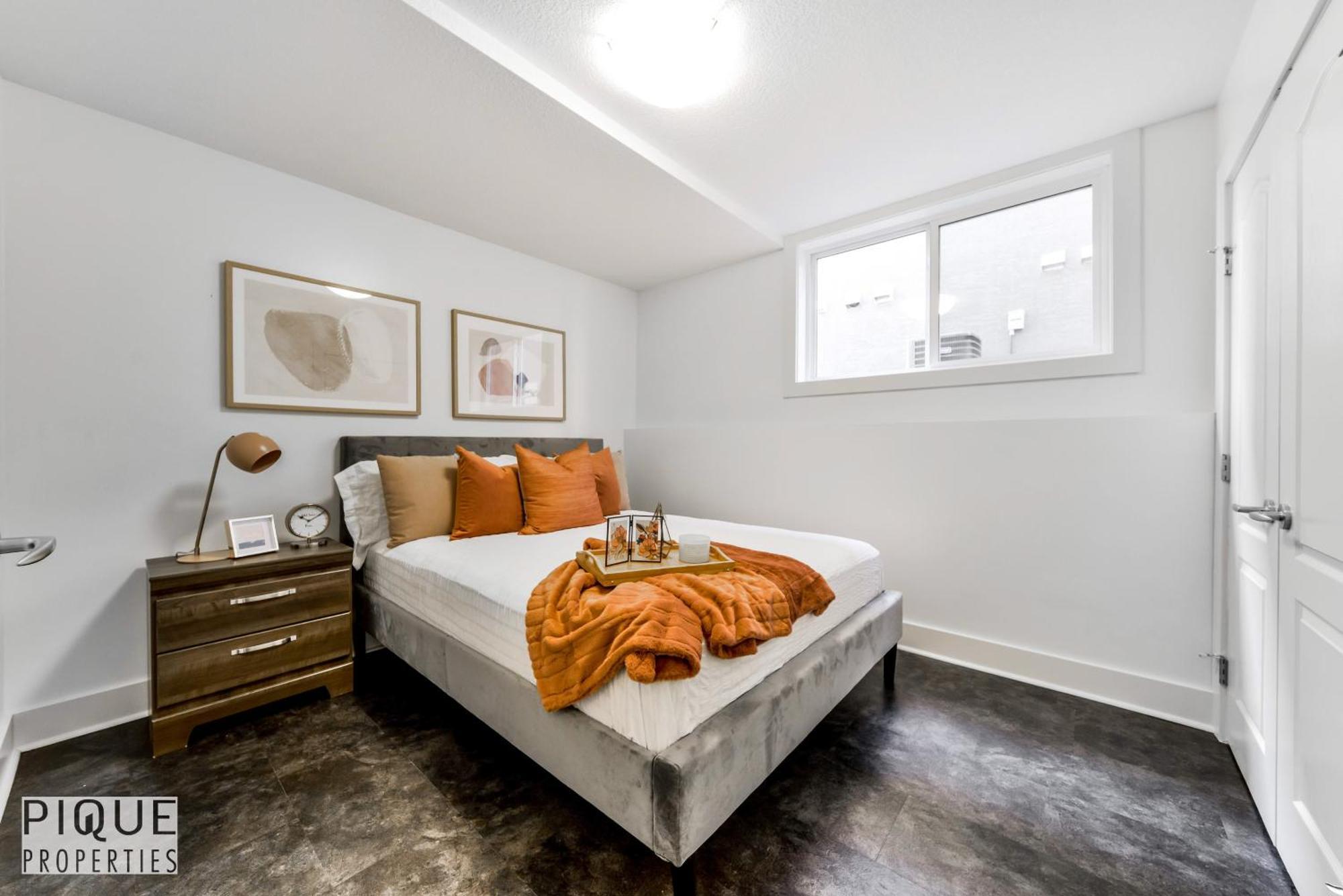 Stunning Modern - King Bed - Free Parking & Netflix - Fast Wi-fi - Long Welcome * Edmonton